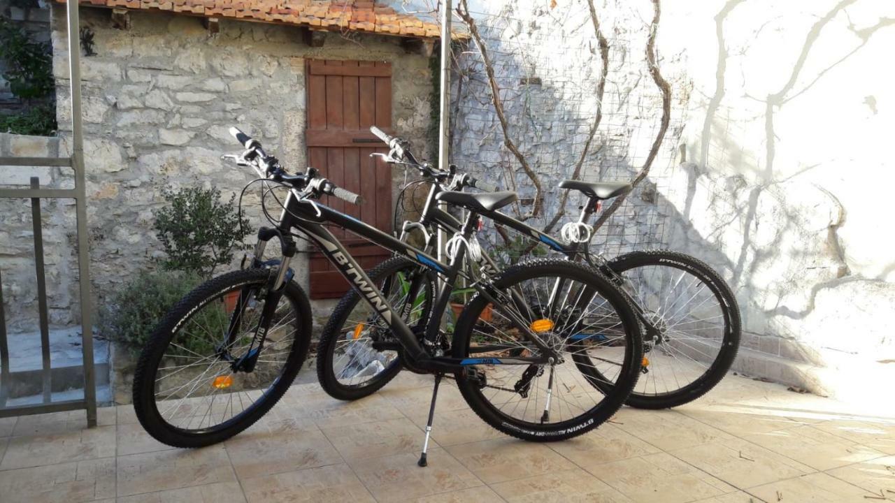 Mediterranean Terrace Apartment With Bikes & Sup Skradin Exterior photo